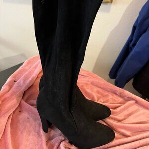Barely Worn Knee-high black Suede boots Sz 9